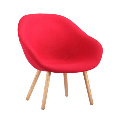 Le sedie di seduta moderne di plastica rotonde facili per montano con le gambe di legno solide