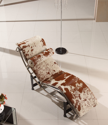 Sedie di chaise longue della camera da letto del cuoio di Le Corbusier LC4 con la base nera del ferro
