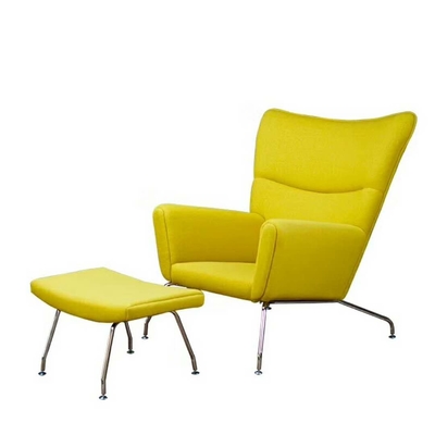 Velluto che ricopre il legno solido dell'interno della sedia di chaise longue dentro la gamba dell'acciaio inossidabile